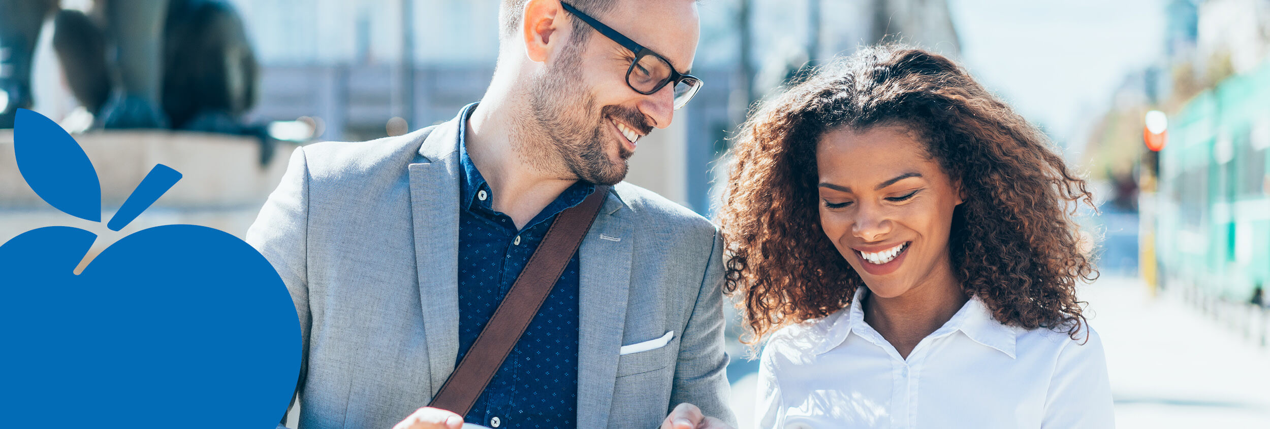 2025 Apple Bank Header Photos19 Couple walking on street and looking at smart phone.